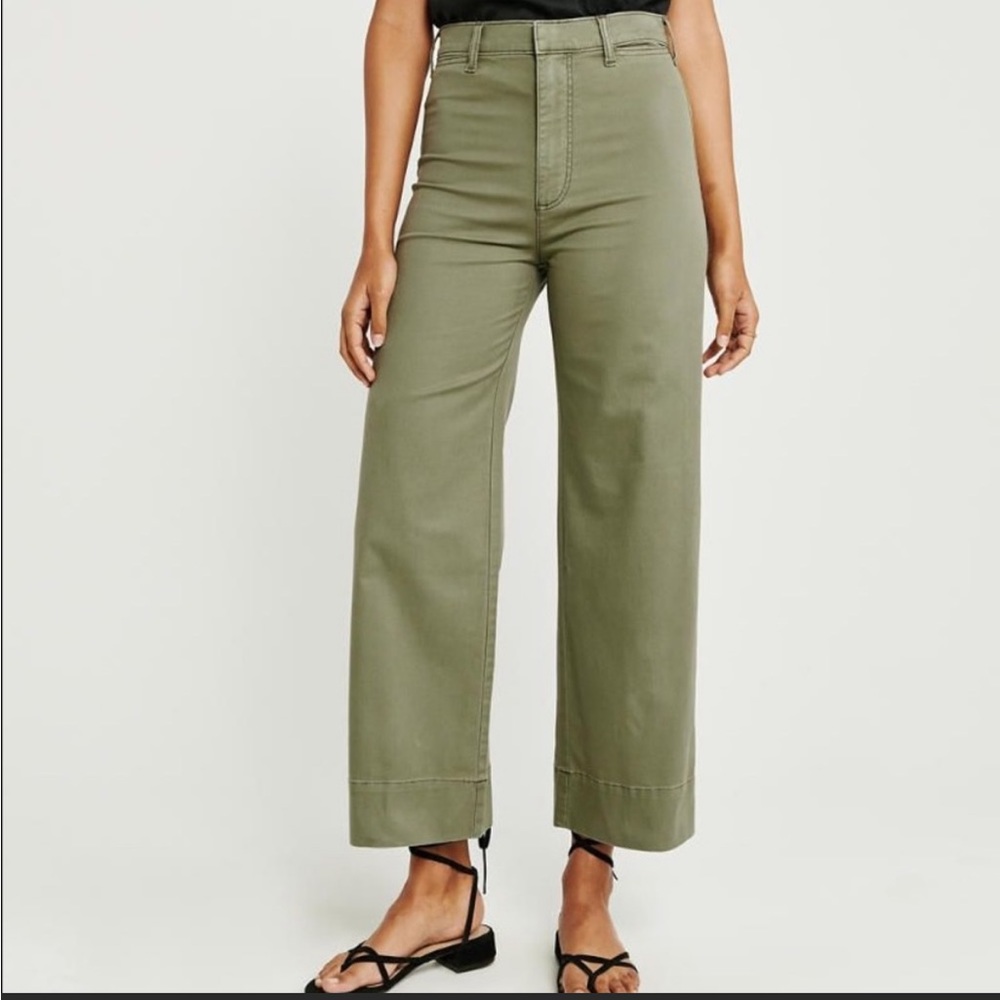Abercrombie Ultra High Rise Crop Wide Leg Pant in Olive